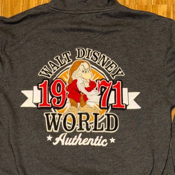 Walt Disney Mens Womens small Hoodie gray zip up Grumpy character embroidered - Picture 5 of 8